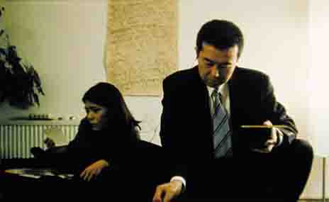 Gen Seto und Yoshie Maruoka  in YOAKE a chewing gum story